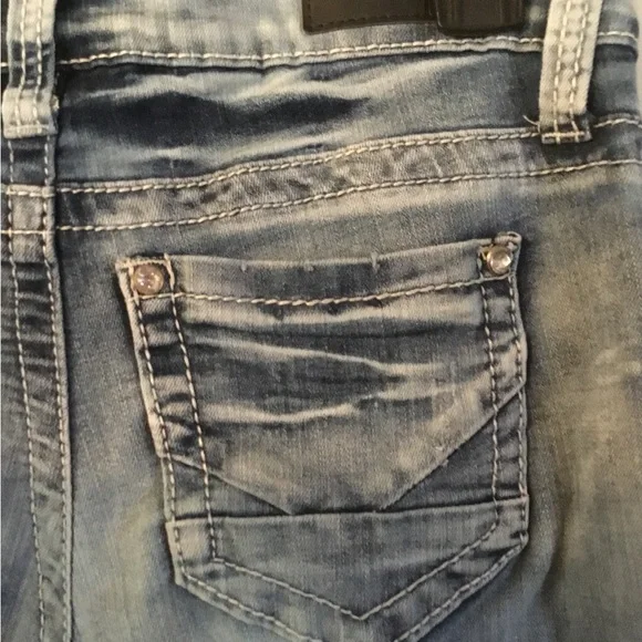 EUC Daytrip jeans, purchased at Buckle, worn only a couple of times, light wash - Picture 4 of 4